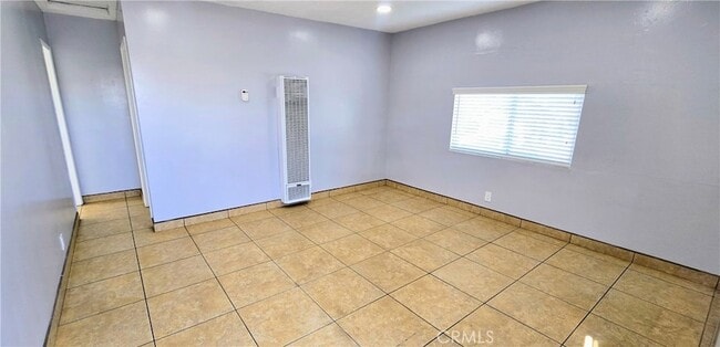 Foto del edificio - 1342 E 77th Pl