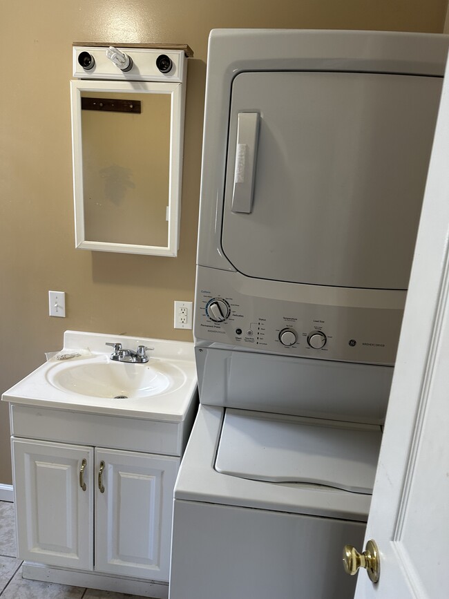 bathroom, washer and dryer hooked up - 629 15th St