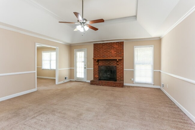 Building Photo - 2975 Camary Pl Dr SE