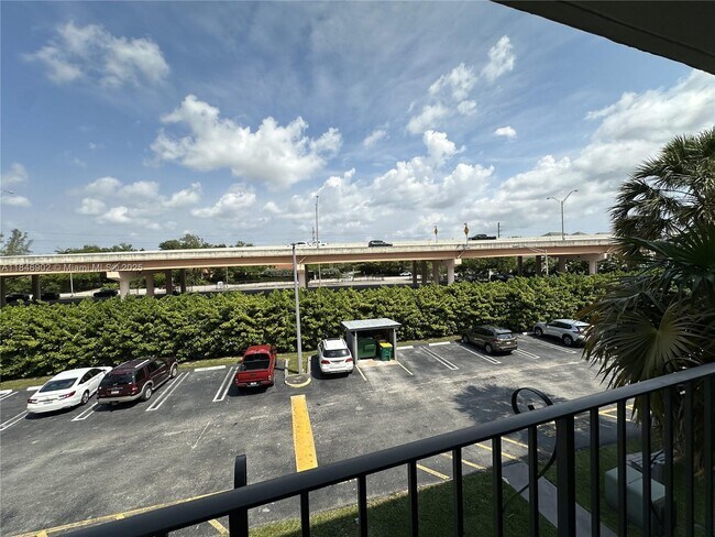 Foto del edificio - 8107 SW 72nd Ave