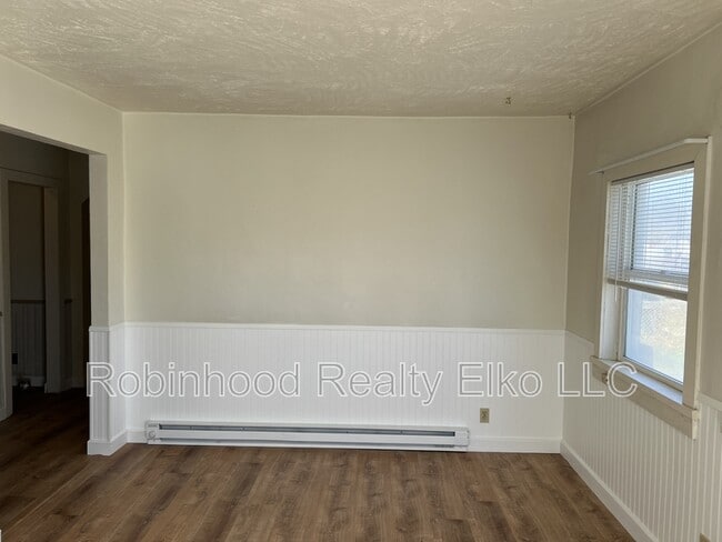 Building Photo - 366 4th St