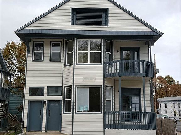 Upstairs 1 bed 1 bath w_ balcony - 708 SE 3rd St