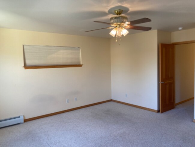 Foto del edificio - 74 N Hanley Ave