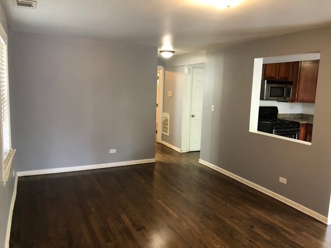 Building Photo - 5759 N Kimball Ave