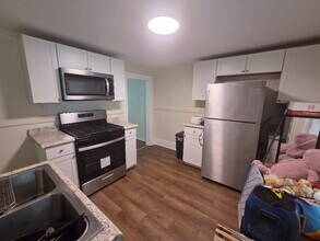 Building Photo - 372 S Midler Ave