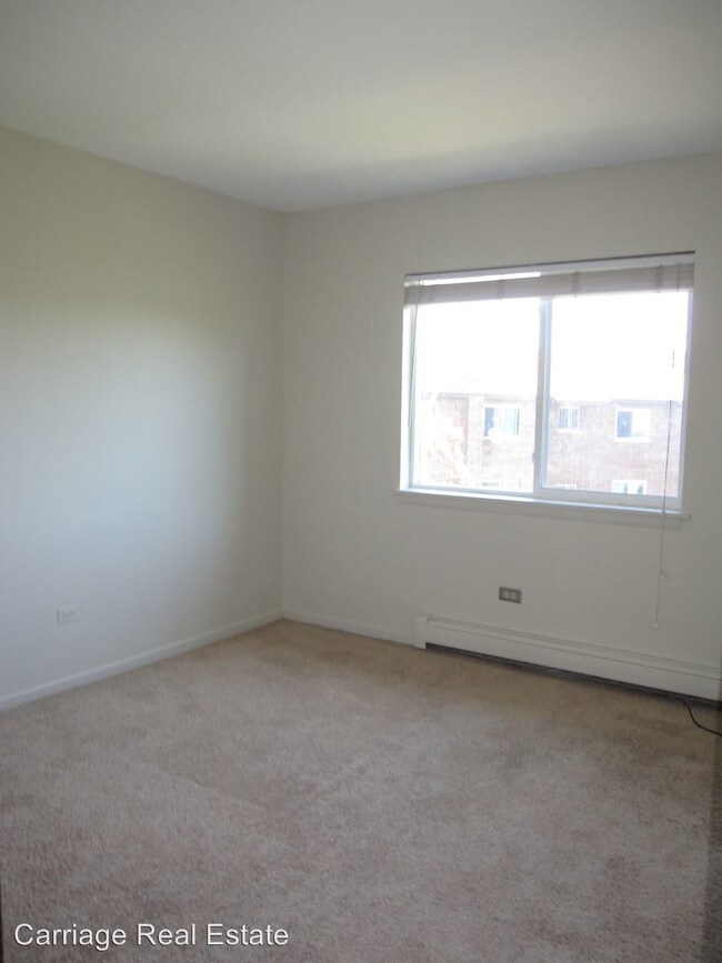 Building Photo - 1005 Dickens Way
