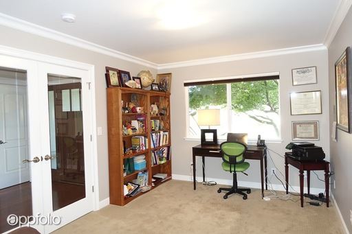 Building Photo - 260 Chateau Dr