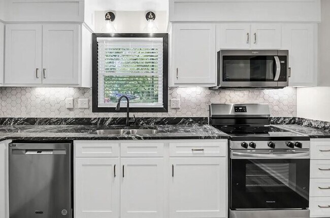 Building Photo - Fully Renovated Home