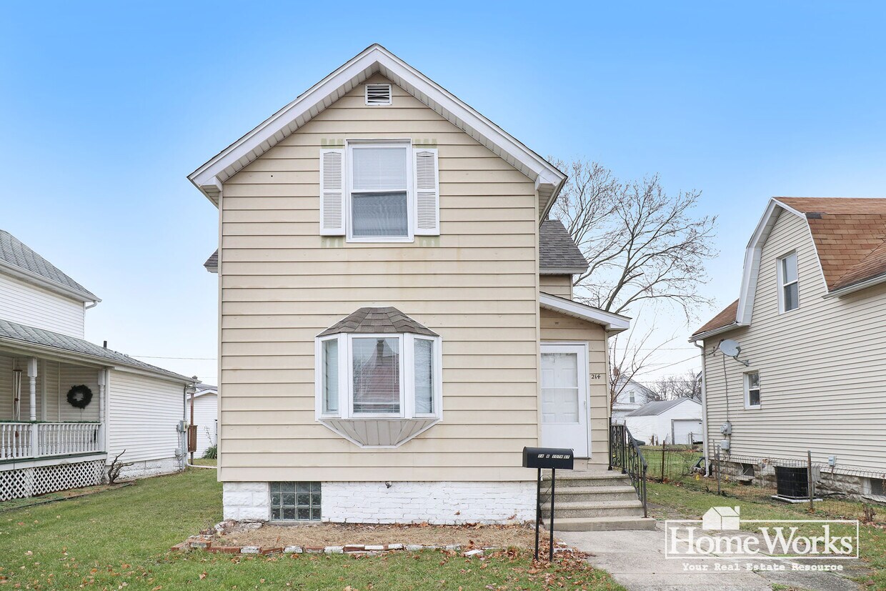 Primary Photo - 214 W 10th St