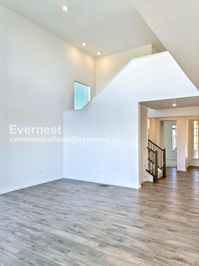 Building Photo - Spacious Home with Stainless Steel Appliances and Fenced Yard