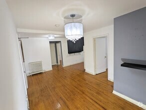 Building Photo - 1476 Eglinton Ave W
