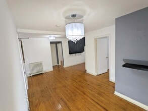 Building Photo - 1476 Eglinton Ave W