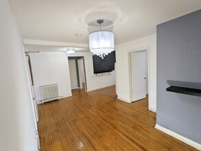 Building Photo - 1476 Eglinton Ave W