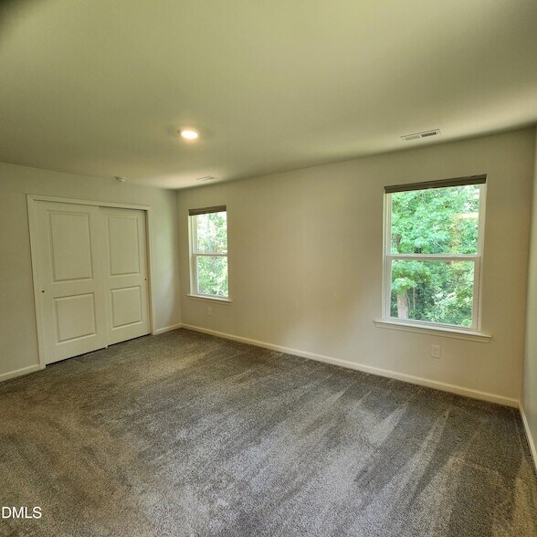 Building Photo - 3000 Spline Cir