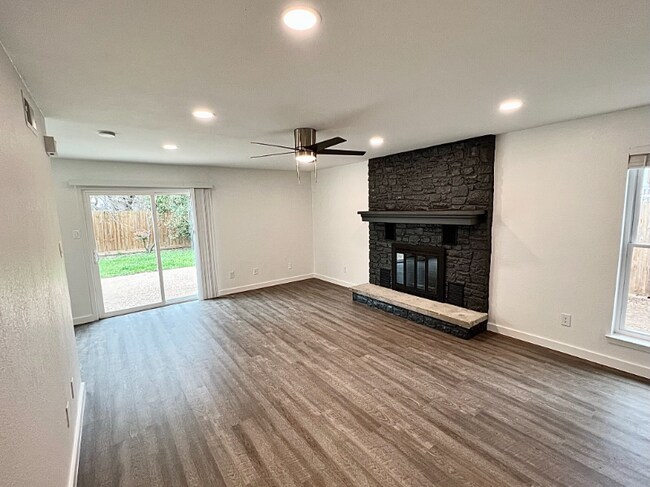 Building Photo - 12400 Burr Ridge Dr