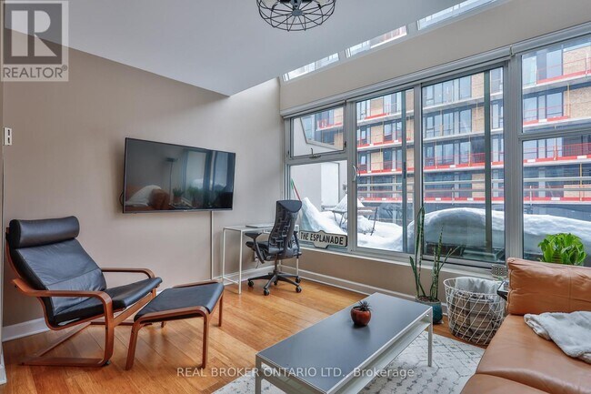 Building Photo - 222 The Esplanade