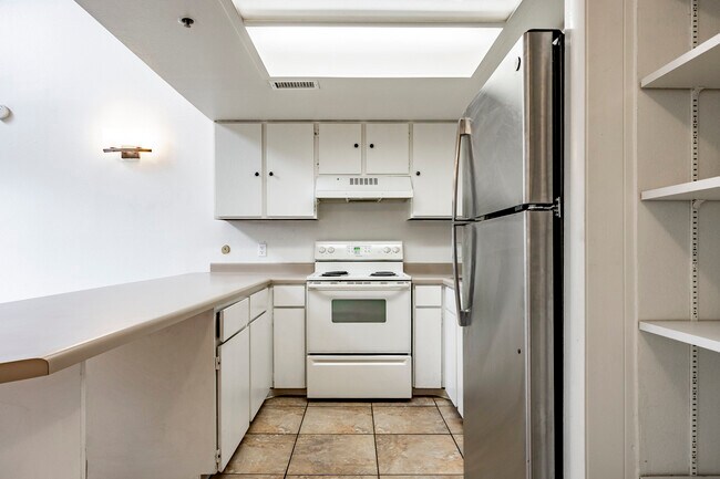 Building Photo - 1487 Woodside Ave