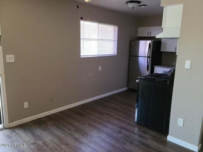 Building Photo - 1223 W University Dr