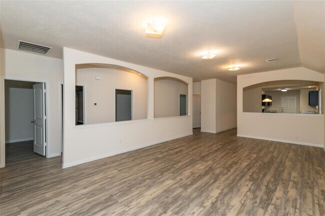 Building Photo - 10303 Van Hut Ln