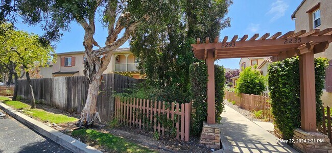 Foto del edificio - Autumn Glenn Large Two Story Home Near Sho...
