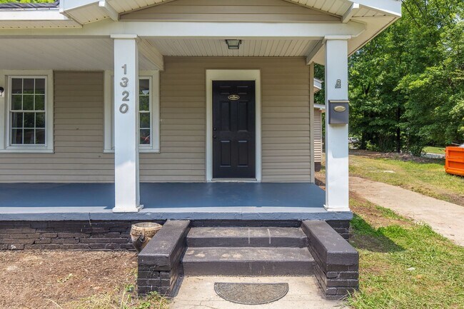 Building Photo - Just renovated:  Four Bedroom 2 bath House...