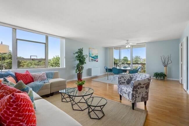 Foto del edificio - 20 Hammond Pond Pkwy