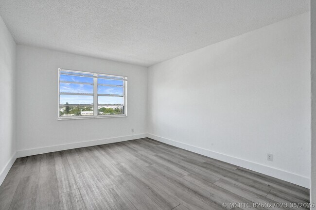 Foto del edificio - 900 NE 18th Ave