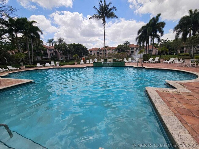 Foto del edificio - 12148 St.Andrews Pl
