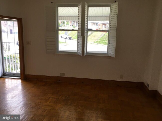 Foto del edificio - 2477 W Cold Spring Ln