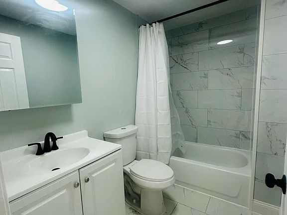 Foto del edificio - 210 Wolcott St