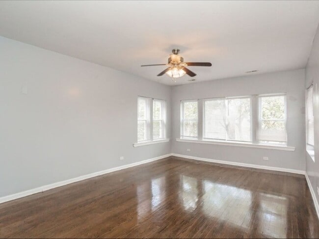 Building Photo - ** Spacious 3-Bedroom Apartment in East Ch...