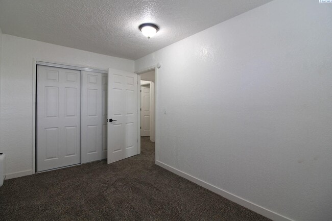 Foto del edificio - 2 Bed/1 Bath + an Office Unit Kennewick Tr...