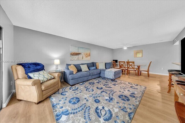 Foto del edificio - 2240 N Cypress Bend Dr