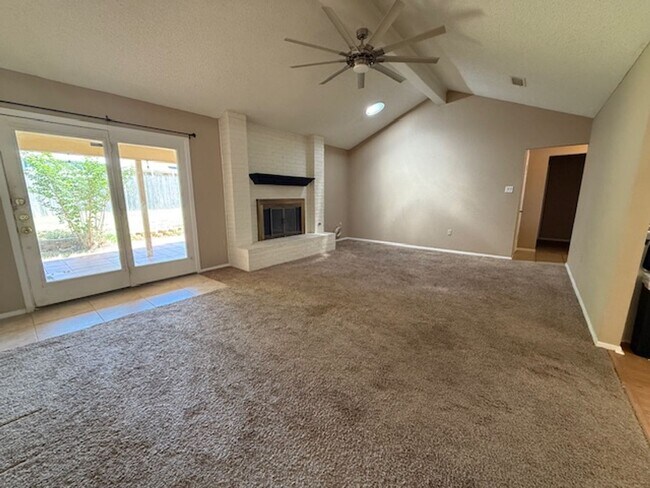 Foto del edificio - 7933 Hearne Dr
