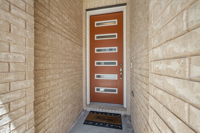 Building Photo - IMMEDIATE MOVE-IN: 2018 Built 3 BD / 2.5 B...