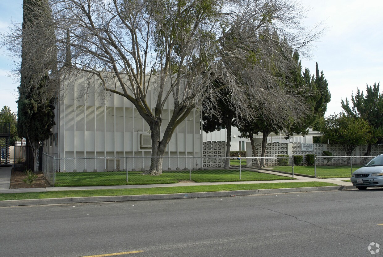 Building Photo - 317-325 S B St