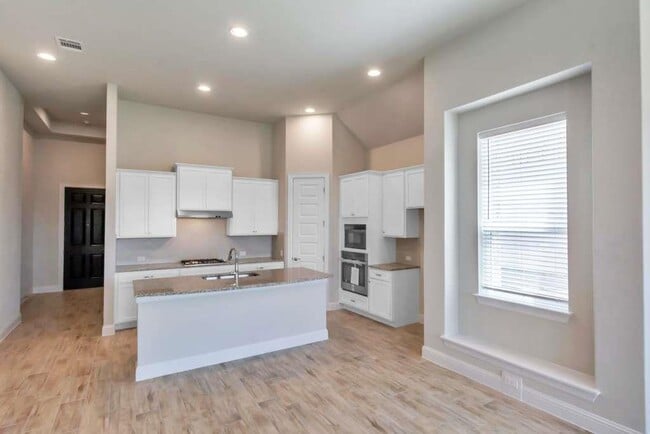 Building Photo - 2208 Bell Mare Vw