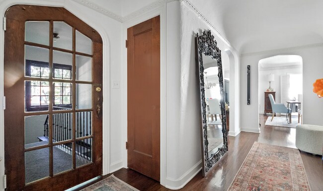 Foto del edificio - 1220 W 62nd St