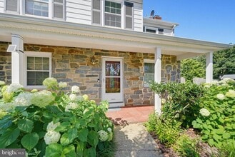 Building Photo - 16818 Briardale Rd