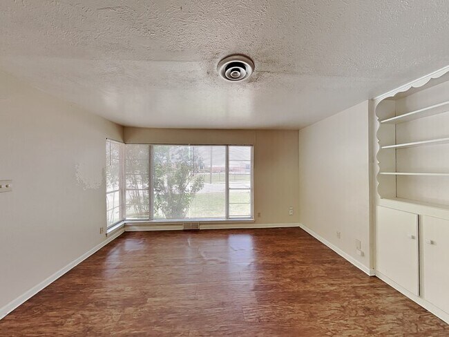 Building Photo - Cozy 3/2 Home in a Great Location!