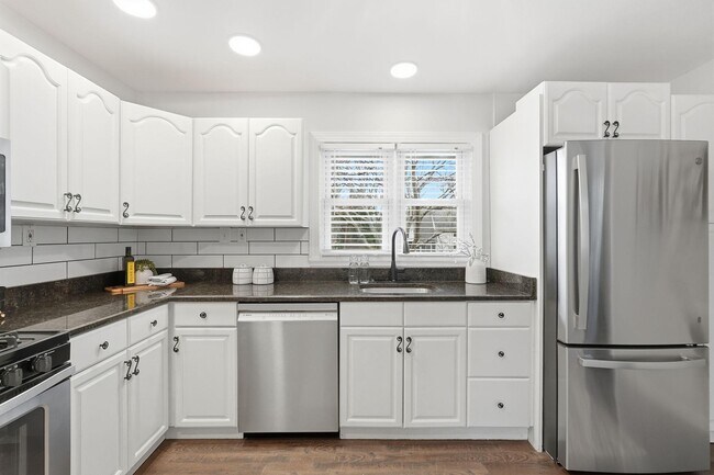 Foto del edificio - 5716 Crawford Dr