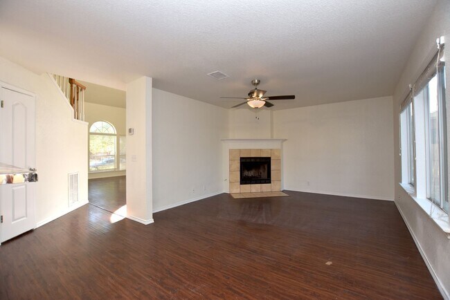 Foto del edificio - 4BR Cat Hollow Rental | Fenced Yard | Round Rock ISD
