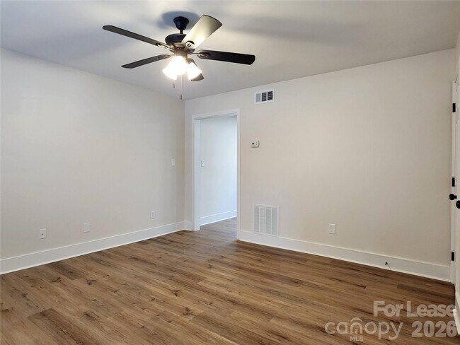 Building Photo - 315 Hamilton Dr NE