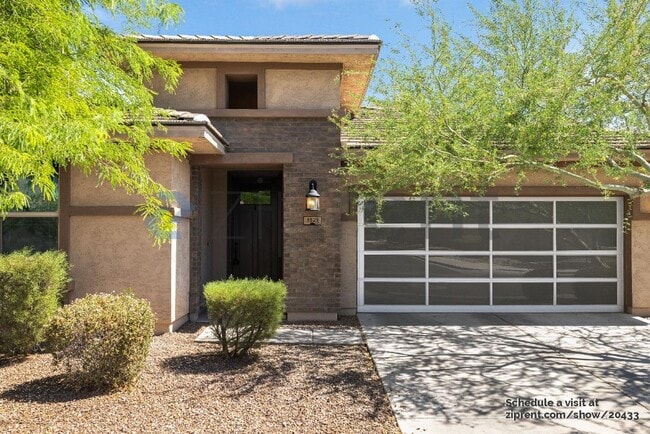 Building Photo - 1521 E Canary Dr