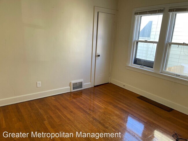 Building Photo - 3 br, 1 bath House - 26380 Shoreview Avenue