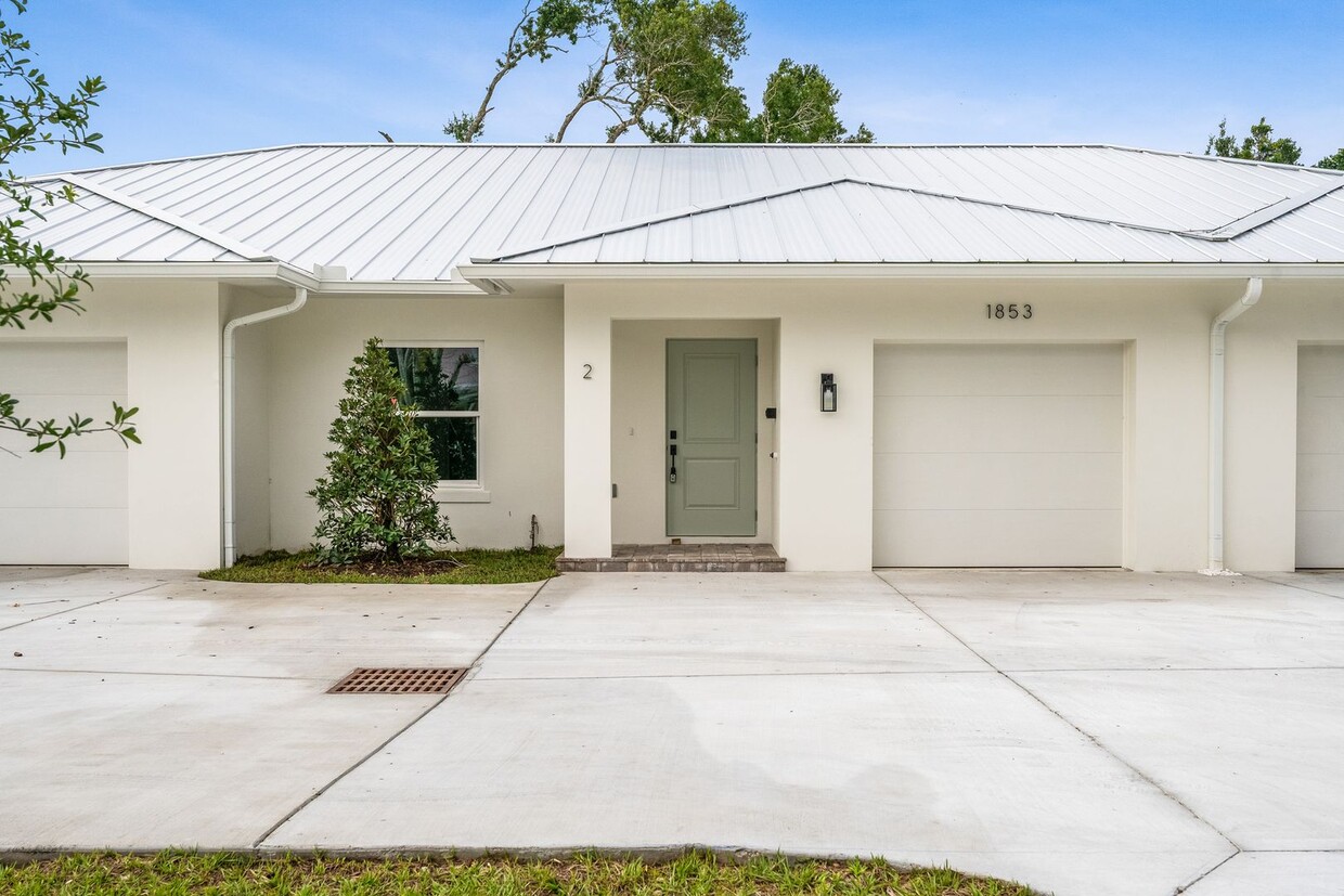 Primary Photo - 2 Bedroom 2 Bath 1-Car Garage