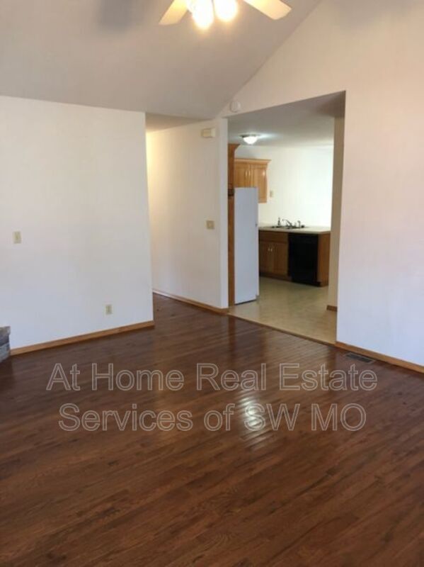 3384 W Montclair Ct, Springfield, MO 65807 Condo for Rent in