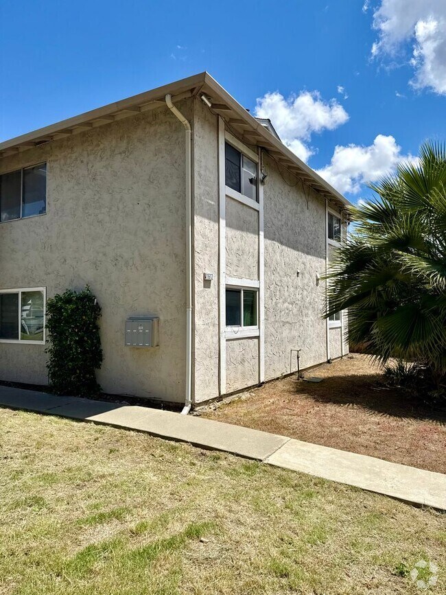 Building Photo - 1612 Sycamore Dr