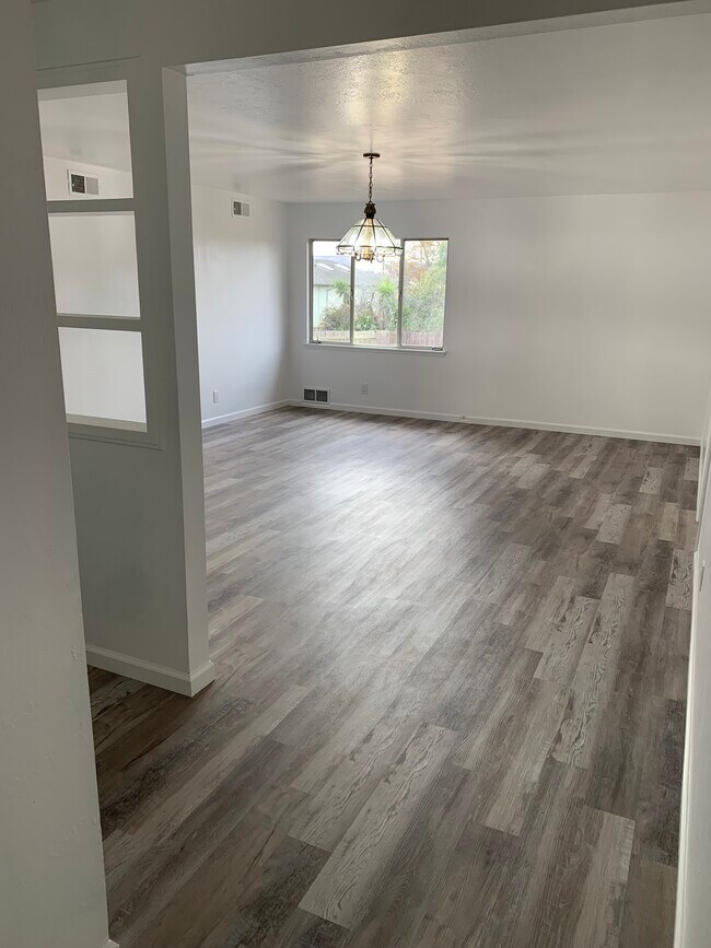 Sala de estar/Sala principal - 3485 Hadley Way