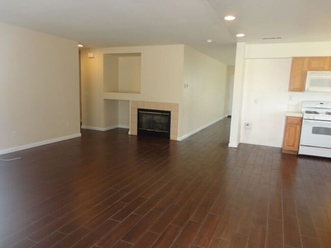 Foto del edificio - Beautiful 3 + 2 Single Story Home Palmdale